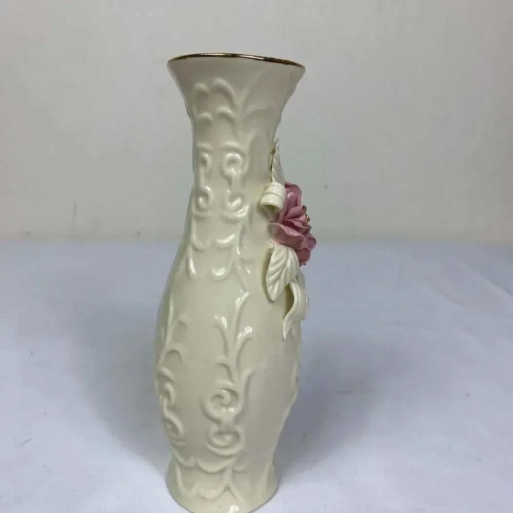 Elegant Ivory Porcelain vase w/pink roses and gold trim